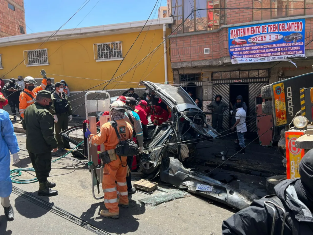 Tres fallecidos y ocho heridos deja accidente de tránsito en La Paz