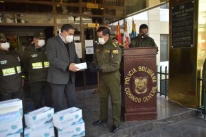 policia-boliviana-ffaa-reciben-barbijos-parte-de-cbn