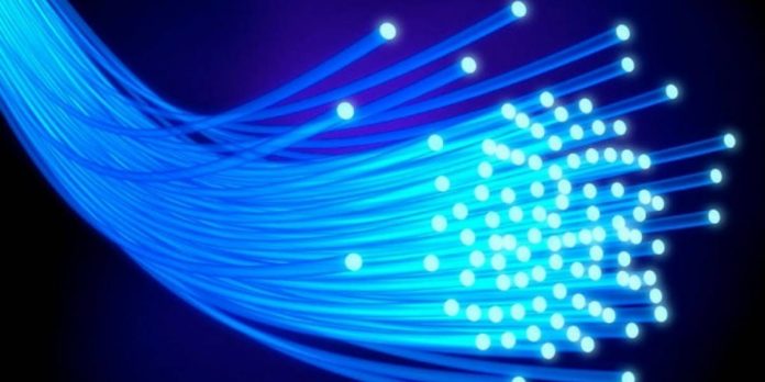 fibra-optical-en-el-pais-permite-bajar-los-costos-del-internet