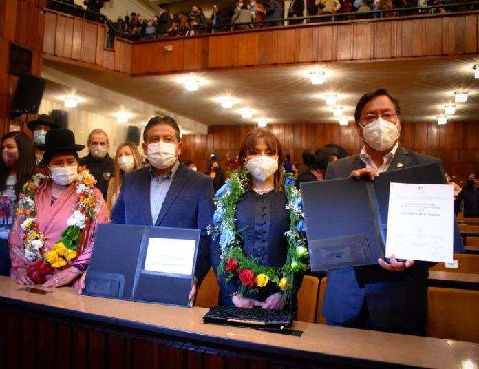 tse-entrego-credenciales-presidente-vicepresidente-arce-choquehuanca