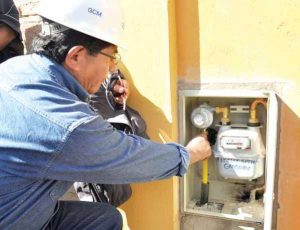 ypfb-reinicia-instalacion-de-gas-domicilio-reactiva-economia