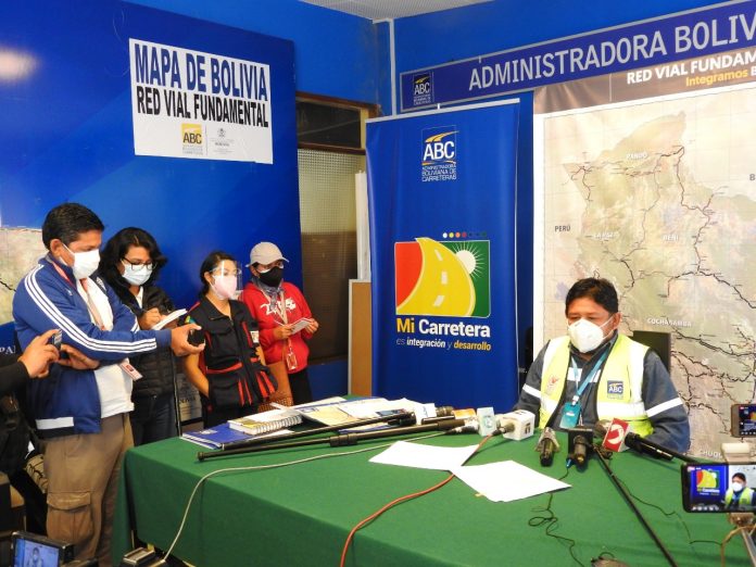 la-abc-encuentra-infraganti-a-empresa-realizando-mal-trabajo-en-mantenimiento-vial la-abc-encuentra-infraganti-a-empresa-realizando-mal-trabajo-en-mantenimiento-vial