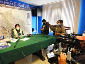 la-abc-encuentra-infraganti-a-empresa-realizando-mal-trabajo-mantenimiento-vial