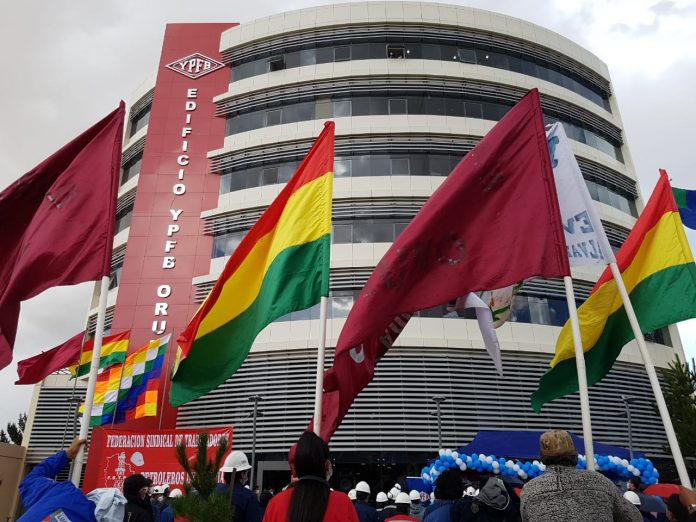 petroleros-resaltan-acto-de-desagravio-por-la-recuperacion-de-la-democracia-en-edificio-ypfb-oruro petroleros-resaltan-acto-de-desagravio-por-la-recuperacion-de-la-democracia-en-edificio-ypfb-oruro