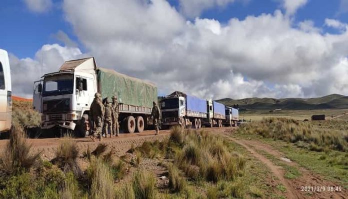 comisan-cinco-camiones-con-mercaderia-de-contrabando-internada-por-charaña