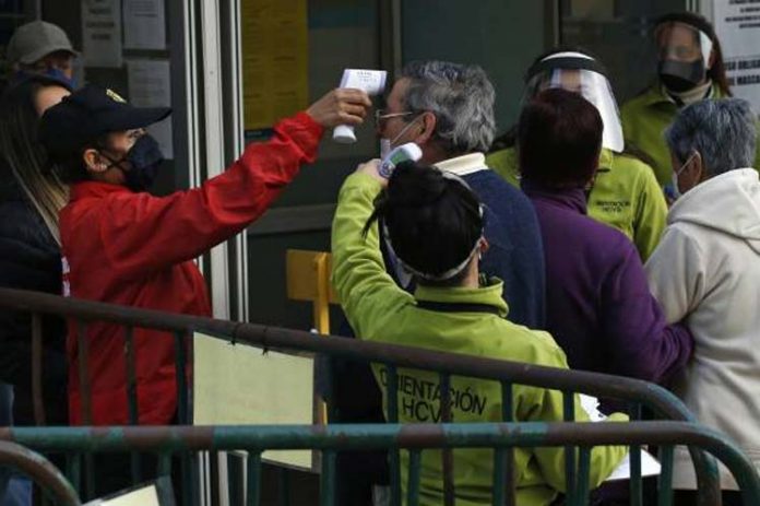 covid-19-aumento-descontrolado-de-contagios-hace-peligrar-elecciones-en-chile