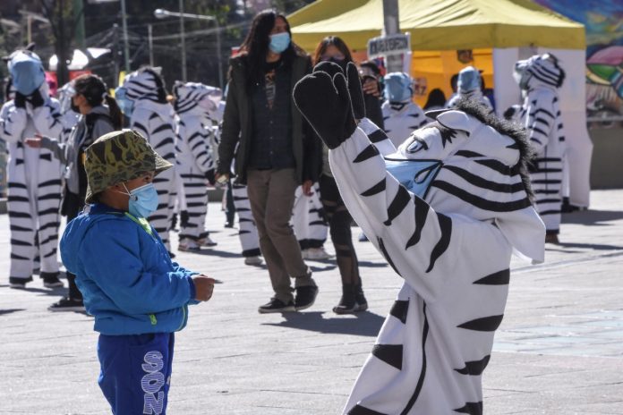 las-cebritas-retornan-a-las-calles-con-mensajes-de-aliento