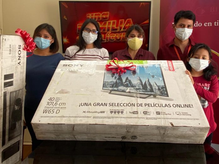 bisa-seguros-hace-entrega-premio-ganador-a-una-familia-de-pelicula