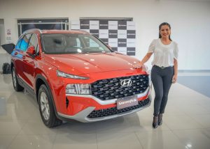 creta-santa-fe-2022-ya-exhiben-en-flamante-showroom-hyndai