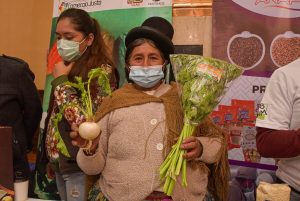 pequeños-productores-artesanos-presentes-feria-de-comercio-justo-en-la-paz