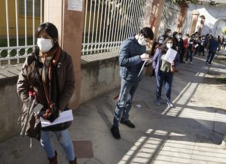 Largas filas en puntos de vacunación a mayores de 30 años largas-filas-en-puntos-de-vacunacion-a-mayores-de-30-años