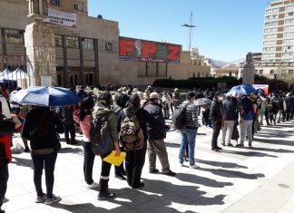 Largas filas de jóvenes mayores de 18 años en puntos de vacunación largas-filas-mayores-18-años-en-puntos-de-vacunacion