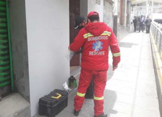 Iglesia boliviana reporta explosión en sede episcopal bomberos-exposion-episcopal-la-paz