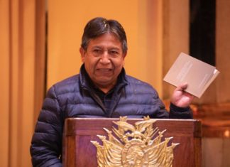 Presentan obra “Visiones de Estado en la Asamblea Constituyente de Bolivia” presentan-obras-david-choquehuanca