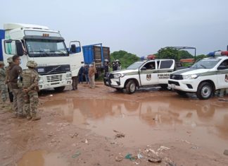 Contrabandistas se desplazan por pasos ilegales en caravanas de hasta 40 camiones contrabandistas-fronrtera