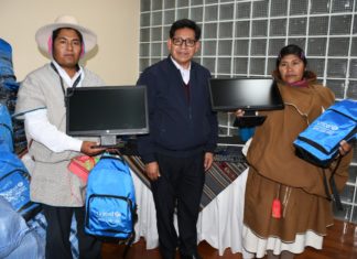 Educación entregó materiales escolares y computadoras a la nación Uru uru-educacion-