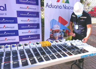 Aduana incauta 101 celulares escondidos en un bus con destino Cochabamba aduana-incauta-