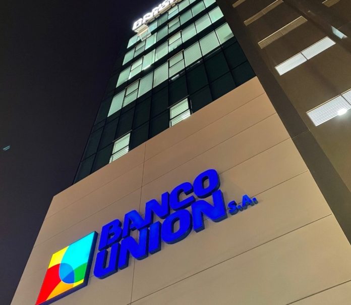 banco-union-firma-de-contrato