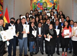 Distinguen a maestras y maestros meritorios en su día distincion-de-maestros