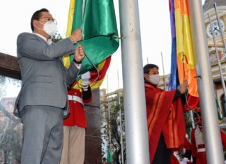 Arce: La bandera representa libertad, soberanía, unidad, dignidad y el orgullo de ser bolivianos arce-bandera-