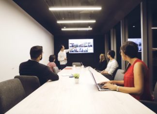 El trabajo híbrido: una combinación ideal frente a nuevos desafíos trabajo-hibrido-