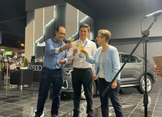 Audi con espacio tecnológico y moderno en el sector automotriz en Expocruz 2022 AUDI