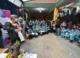 Arias entrega a escolares helados con pulpa de Asaí y piña, ricos en nutrientes arias-alcaldia-la-paz-entrega-desayuno-escolar-