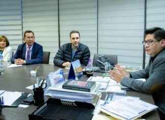 ICE y bienes de capital: Incentivos tributarios para la industria boliviana ministro-montenegro-e-industriales