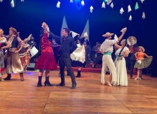 Entregaron reconocimientos a artistas y ballet en Gala de la Cueca CUECA