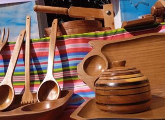 Productores de Cobija y El Alto ofrecen en una feria desde copoazú hasta tejidos de vicuña madera