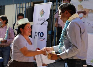 Gobierno entrega equipamiento productivo a 56 MyPE’s de Cochabamba pymes-cochabamba