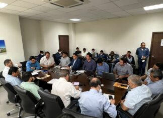 YPFB insta a resolver conflictos para el abastecimiento normal ypfb-reunion-