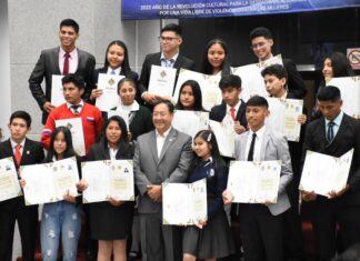 Gobierno inicia pago del bono de Bs 1.000 a los mejores 10.836 bachilleres de Bolivia ARCE-BACHILLERES-