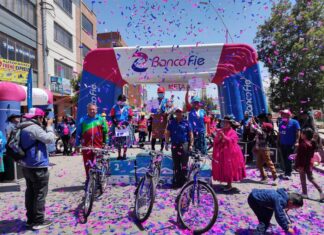 Banco FIE promovió la “Carrera de Cholitas en bicicletas 2022” en la ciudad de El Alto PREMIACION-FIE