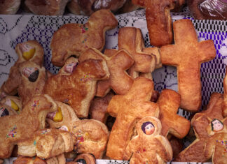 Este martes habrá tolerancia desde mediodía y el miércoles es feriado odos-santos-tantawawas-02