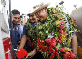 Gobierno entrega Estación de Servicio en Rurrenabaque arce-surtidor-rurrenabaque