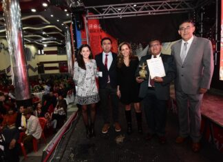 Revista La Fiesta reconoce trayectoria de fraternidades y folcloristas de La Paz reconocimiento-cbn-