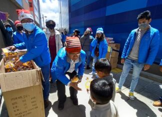 Mi Teleférico agasaja a niños de El Alto por Navidad festejos-mi-teleferico
