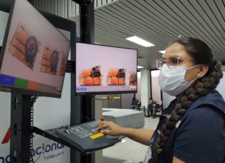 Arce inspeccionó implementación de 10 modernos escáneres en los aeropuertos de Santa Cruz y La Paz ADUANA2