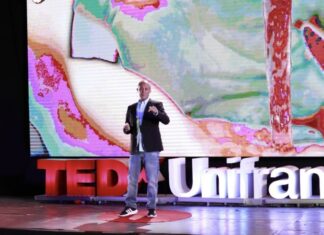 Charlas TEDx en Bolivia visibilizan a jóvenes con historias que inspiran ted-unifraz-