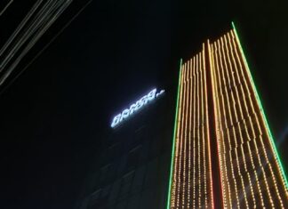 EDIFICIO CENTRAL DE BANCO UNIÓN EN SUCRE, SE ENGALANA CON UN IMPONENTE ÁRBOL, MUCHAS LUCES Y ADORNOS NAVIDEÑOS banco-union-acuerdos-a