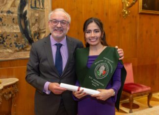 Primera graduada con doble titulación de la UPSA con la Universidad de Navarra primera-graduada-doble-titulacion-upsa-universidad-navarra-