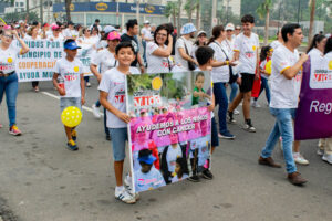 campaña-caminando-por-la-vida-favor-niñas-niños-cancer-santa-cruz