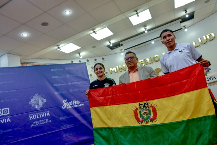 gobierno-nacional-entrega-bandera-al-equipo-bolivia-juegos-bolivarianos-bicentenario-ayacucho-