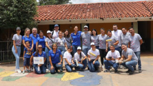 Itacamba-colaboradores-llevan-solidaridad-Hogar-Don-Bosco-