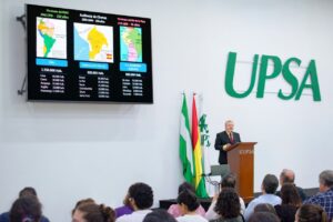 conferencia-magistral-bicentenario-de-la-independencia-cruceña-en-la-upsa-
