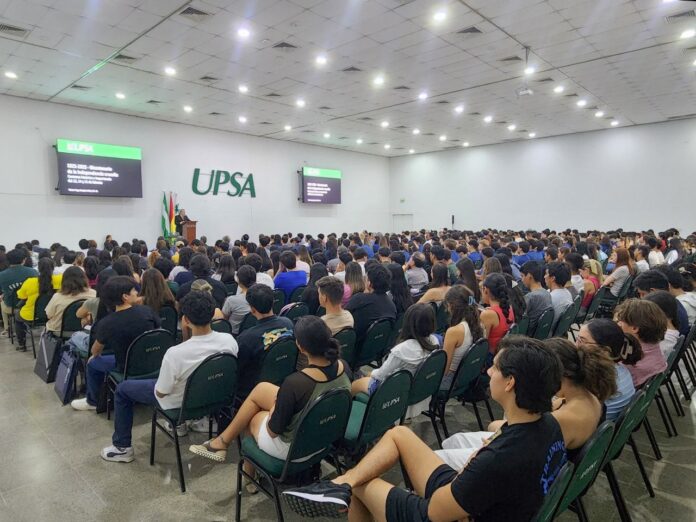 conferencia-magistral-bicentenario-de-la-independencia-cruceña-en-la-upsa