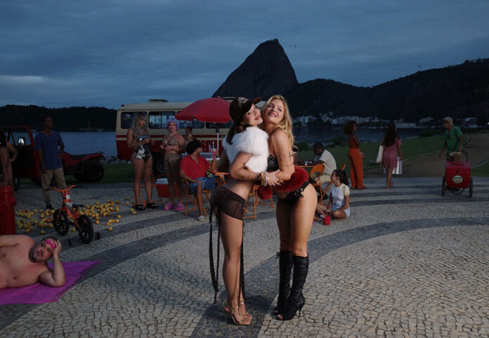 iconos-del-pop-emilia-y-luisa-sonza-unen-fuerzas-para-empoderar-pop-funk-brasileño-bunda