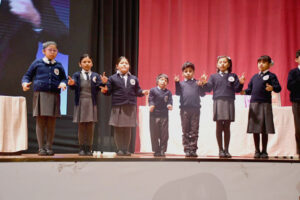ministro-de-educacion-presento-2do-diccionario-de-lengua-de-señas-boliviana