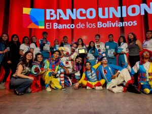 banco-union-recibe-premio-mejor-stand-a-la-experiencia